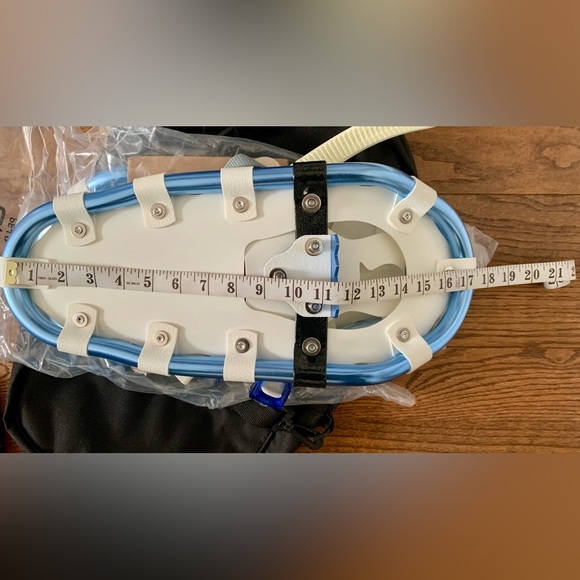 Vibes aluminum Snowshoes with carrying case NWOT 17” - Picture 4 of 7